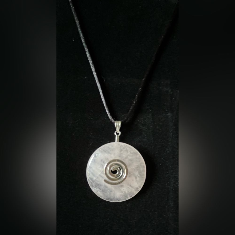 🇦🇺 AUSTRALIAN PINK QUARTZ Round Pendant